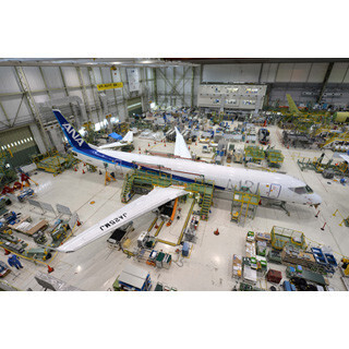 MRJ、全5機の製造進捗発表 - ANA塗装の5号機にも翼胴を結合