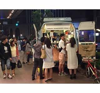 大阪府・梅田の遊歩道にキッチンカー集結! 日替わりでピザやクレープを提供