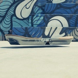 LEXUSが"空飛ぶスケボー"の全容を公開-ドローンで撮影した動画も公開