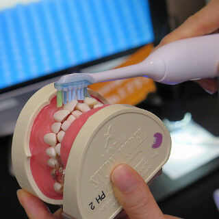フィリップス、約10倍の歯垢除去力を実現した電動歯ブラシ - 舌磨き用ブラシも追加