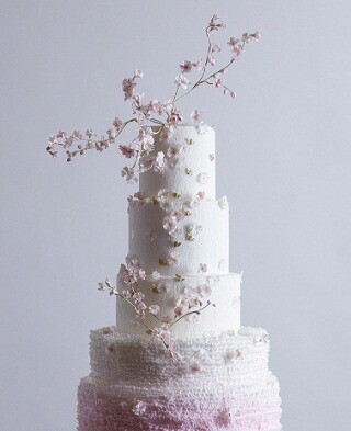 帝国ホテル、マギー・オースティンとコラボしたウエディングケーキを発表