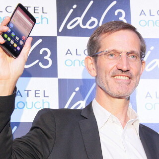 “100%ホームメイド”のフランス発SIMフリースマホが日本上陸 - 上下逆さまでも操作が可能