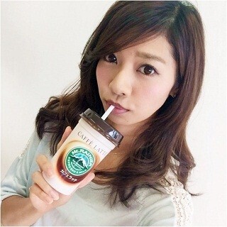 女性の自撮り、10代～20代男性が「かわいい」と思うポーズとは?