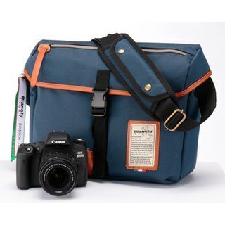 キヤノン、EOS 8000D購入者全員にBianchiのカメラバッグをプレゼント