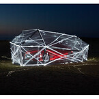 アウディ、新型Audi TTが鳥取砂丘とコラボ - 近未来的な繭の中で輝く