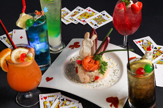 東京都・銀座の「不思議の国のアリス」レストランがバンド「D」とコラボ