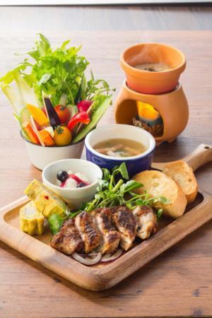 バーニャカウダの野菜20種が盛り放題! 二子玉川でヘルシーランチを満喫