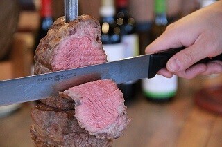 東京都・池袋に豪快な「シュラスコ」をリーズナブルに楽しめる居酒屋が登場