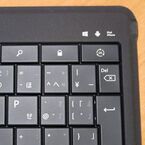 OSを選ばない折りたたみキーボード「Universal Foldable Keyboard」を試す - 阿久津良和のWindows Weekly Report