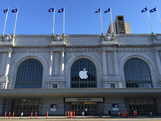 Appleスペシャルイベント、会場付近の様子をリポート