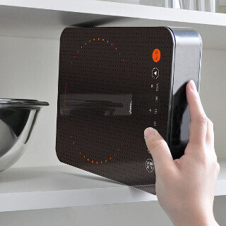 立てて収納できるコンパクトなIH調理器