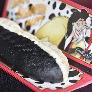 ディズニーシー名物･ギョウザドッグが悪役をイメージした白黒カラーに!