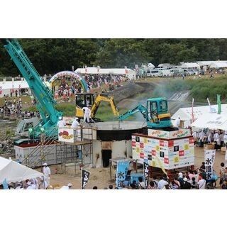 全てが規格外の「日本一の芋煮会」開催--3万食を作るのは重機&amp;直径6mの大鍋