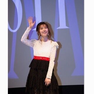 島崎遥香、パリ映画祭でフランス語披露! 観客の声援に感激「みんな温かい」