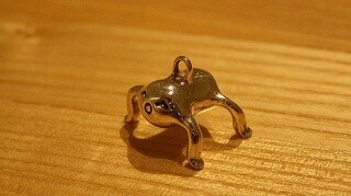 腐女子の化身「ホモォ」がアクセサリーに