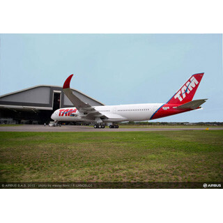 TAM航空のエアバスA350 XWBがロールアウト - 2016年1月に4番目の運航会社に