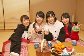 『ゆるゆり さん☆ハイ!』、七森中☆ごらく部が宴会場で大はしゃぎ!? 「ちょちょちょ! ゆるゆり☆かぷりっちょ!!!」MV撮影現場に密着