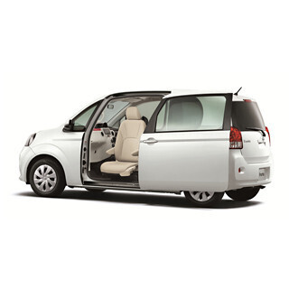 トヨタ、ウェルキャブに助手席回転チルトシート車を新設定