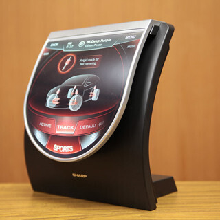 シャープ、凸型に湾曲した12.3型フリーフォームディスプレイなどを発表