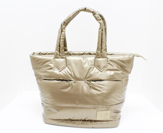 台湾発! 手洗い可能&軽量だけどエレガントな金色のマザーズバッグが発売