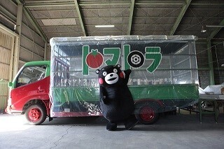 トマト畑が移動中! 熊本県産のトマトを全国でPRするトラック登場