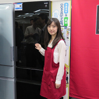 シャープ、幅60cmのスリム冷蔵庫 - 大容量冷凍庫「メガフリーザー」は買い物カゴ4個分