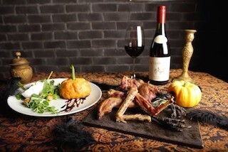 東京都世田谷区・肉屋カーニバルなど、カラスを使ったジビエ料理を提供