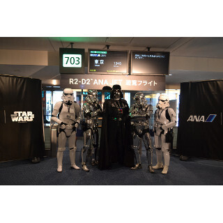 ANAのスター・ウォーズ特別塗装機で、愛がスゴいコスプレ披露! - 写真26枚