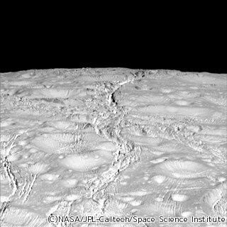 NASA、土星の衛星エンケラドスの北極周辺の画像を公開
