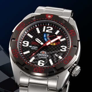 オリエント、レーシングチーム「STI」コラボの機械式時計「M-FORCE」