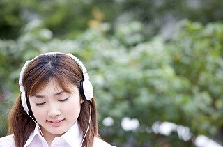 失恋した時に聴きたい曲ランキング、1位は30代女性の支持を集めたあの曲!