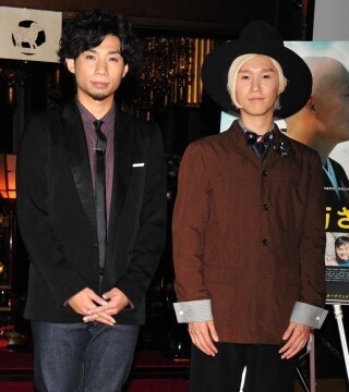 吉田山田、お寺でアコースティックライブ「気持ちよく歌うことができた!」