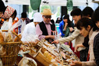 東京都・青山で、1日45店舗のパン屋が集結する「青山パン祭り」が2日間開催