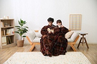 カップル専用の"着る毛布"が話題!