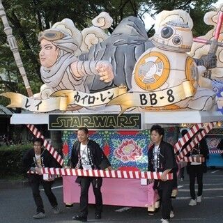 関東初上陸の&quot;スター･ウォーズねぶた&quot;に歓声! 川崎駅前で仮装パレード開催