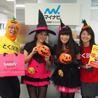 ソフトバンクの小悪魔美女が編集部でトリックオアトリート! - 「とく放題」で9割引の大特価セール実施