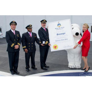 スヌーピー、遂に本物のパイロットに!? デルタ航空が"名誉パイロット"授与