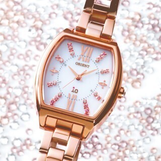 オリエント、女性向けソーラー電波ウオッチ「iO」クリスマス限定モデル