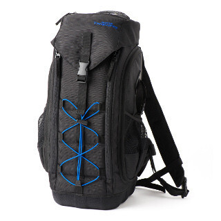 「600mm F4」レンズを装着したまま収納できるカメラリュック