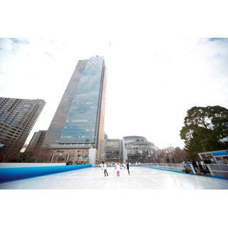 東京都・東京ミッドタウンに都内最大級の屋外スケートリンク - 夜も滑走可