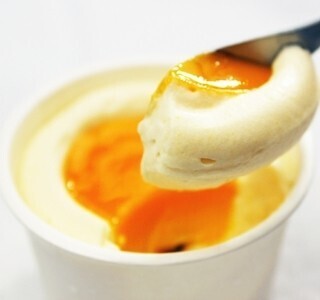 "たぶん世界一濃厚なプリン"のアイス「天国の冷たいぶた」発売