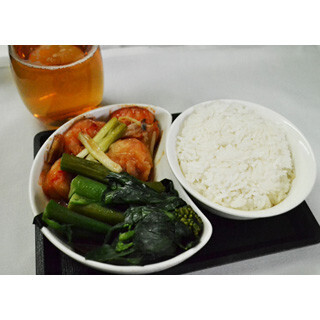 機内食図鑑 (9) 手が届く贅沢! キャセイのビジネスクラス機内食は最後にお楽しみがある