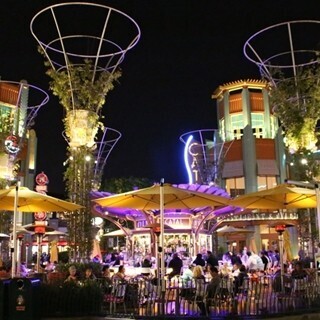 カリフォルニア ディズニーランド・リゾート60周年 (10) パーク外でもディズニー気分!「ダウンタウン･ディズニー」&直営ホテル