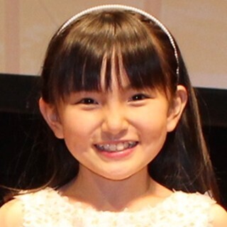 朝ドラ『あさが来た』で注目の子役･鈴木梨央「今年はすばらしい年」と笑顔