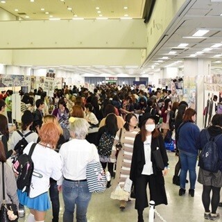 池袋で女子向けコンテンツの祭典「アニメイトガールズフェスティバル 2015」開催、街なかにもコスプレイヤー散見