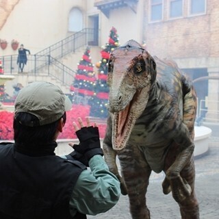 恐竜化石発掘や恐竜ショーに興奮! 恐竜パーク「ジュラグーナ」オープン