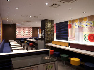 マクドナルド、日本人デザイナーが内装をデザインした新店舗3店を開店