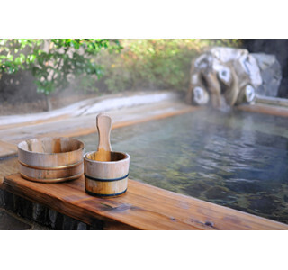 年末に行きたい温泉ランキング! 東日本1位は「草津温泉」、西日本は?