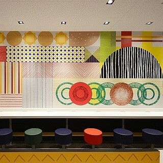 東京都内の3店舗から、マクドナルドの内装デザインが日本オリジナルに