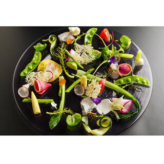 東京都・西麻布で深夜に有機野菜の健康ディナーが味わえるフレンチが開店